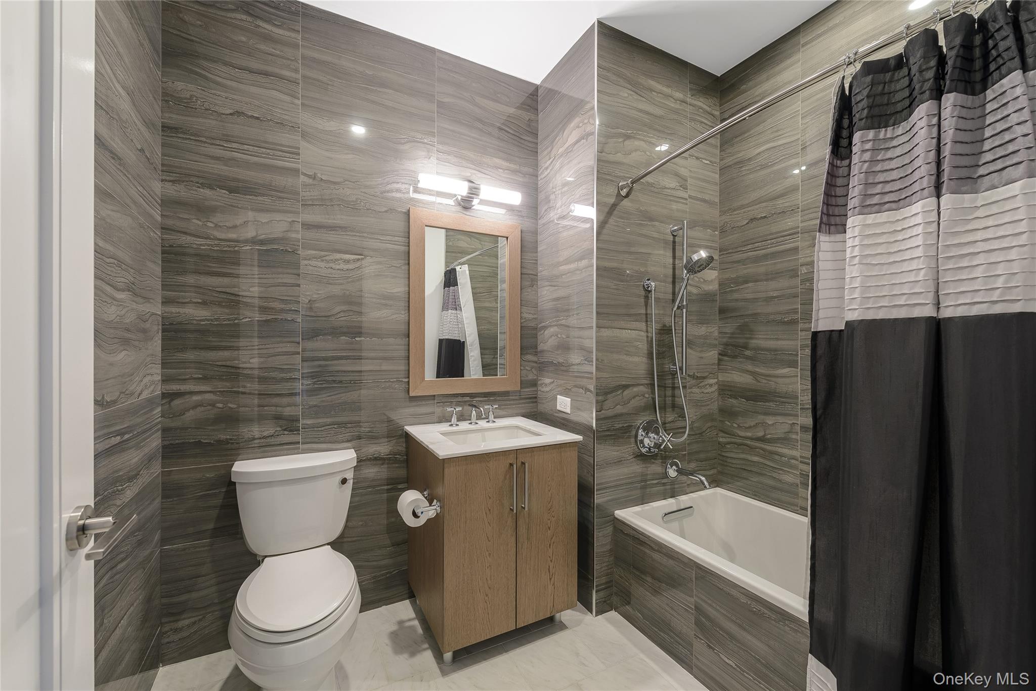 100 Garvies Point Road, Unit 1029 photo 13