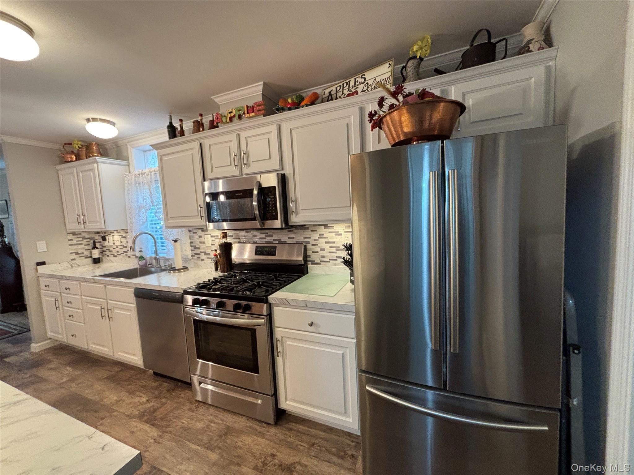 1661 Old Country Road, Unit 72 photo 14