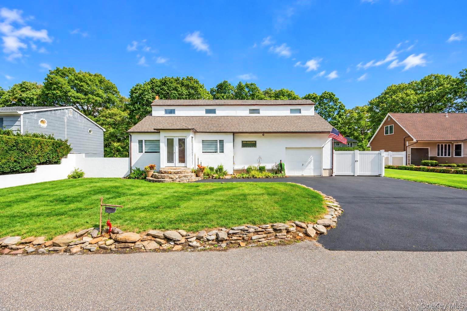 1219 Coates Avenue – For Sale