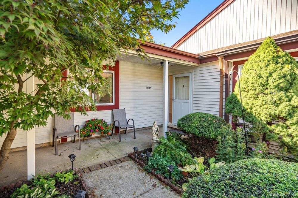 1406 Gotham Court W – For Sale