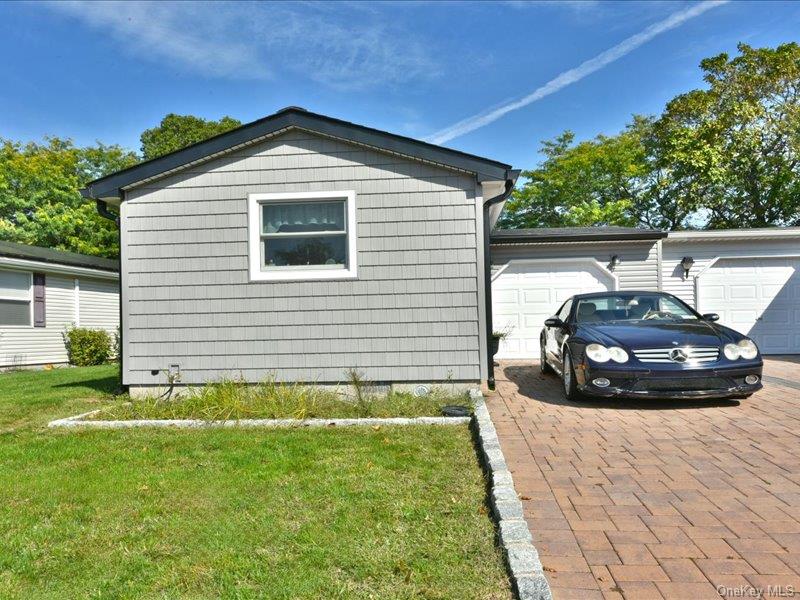 10 Greenwood Boulevard – For Sale photo 3