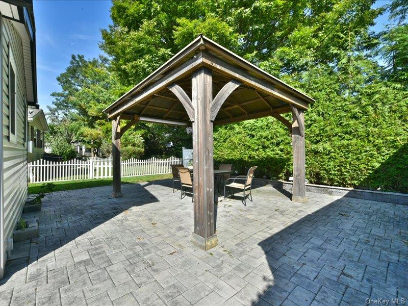 10 Greenwood Boulevard – For Sale photo 27