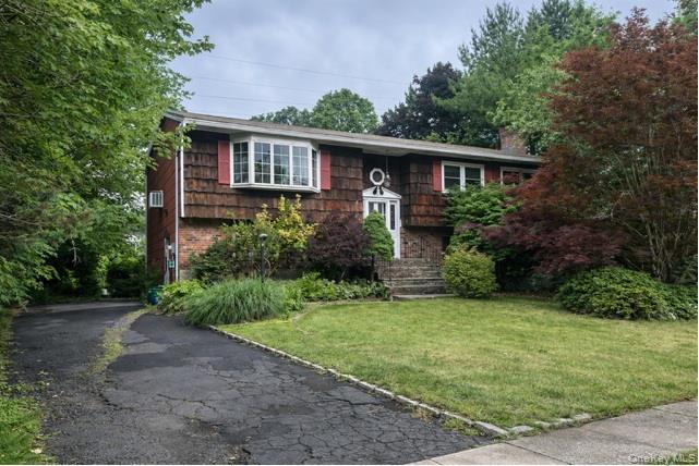106 Rockland Lane – For Sale