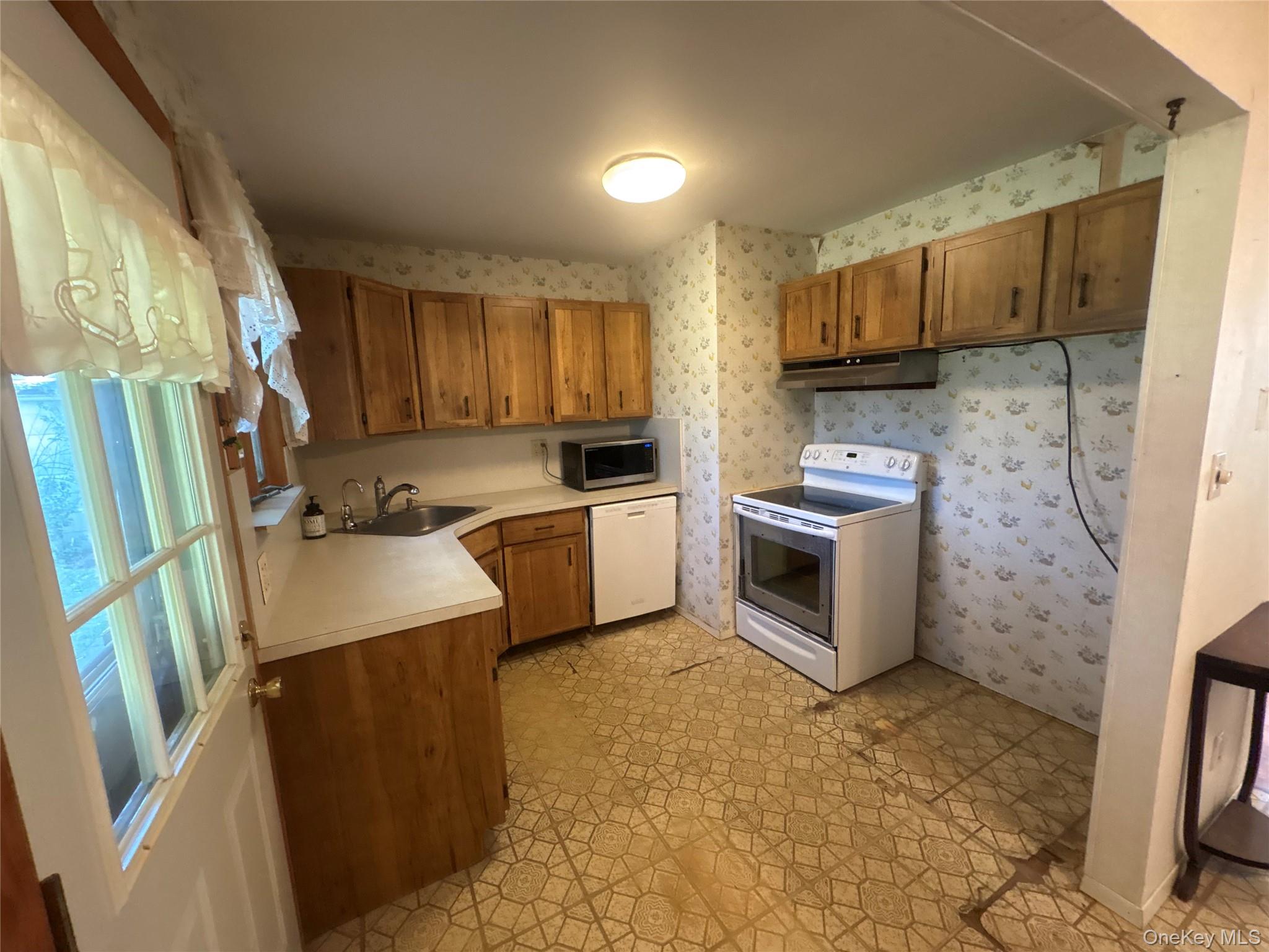 771 Windmill Avenue – For Sale photo 3