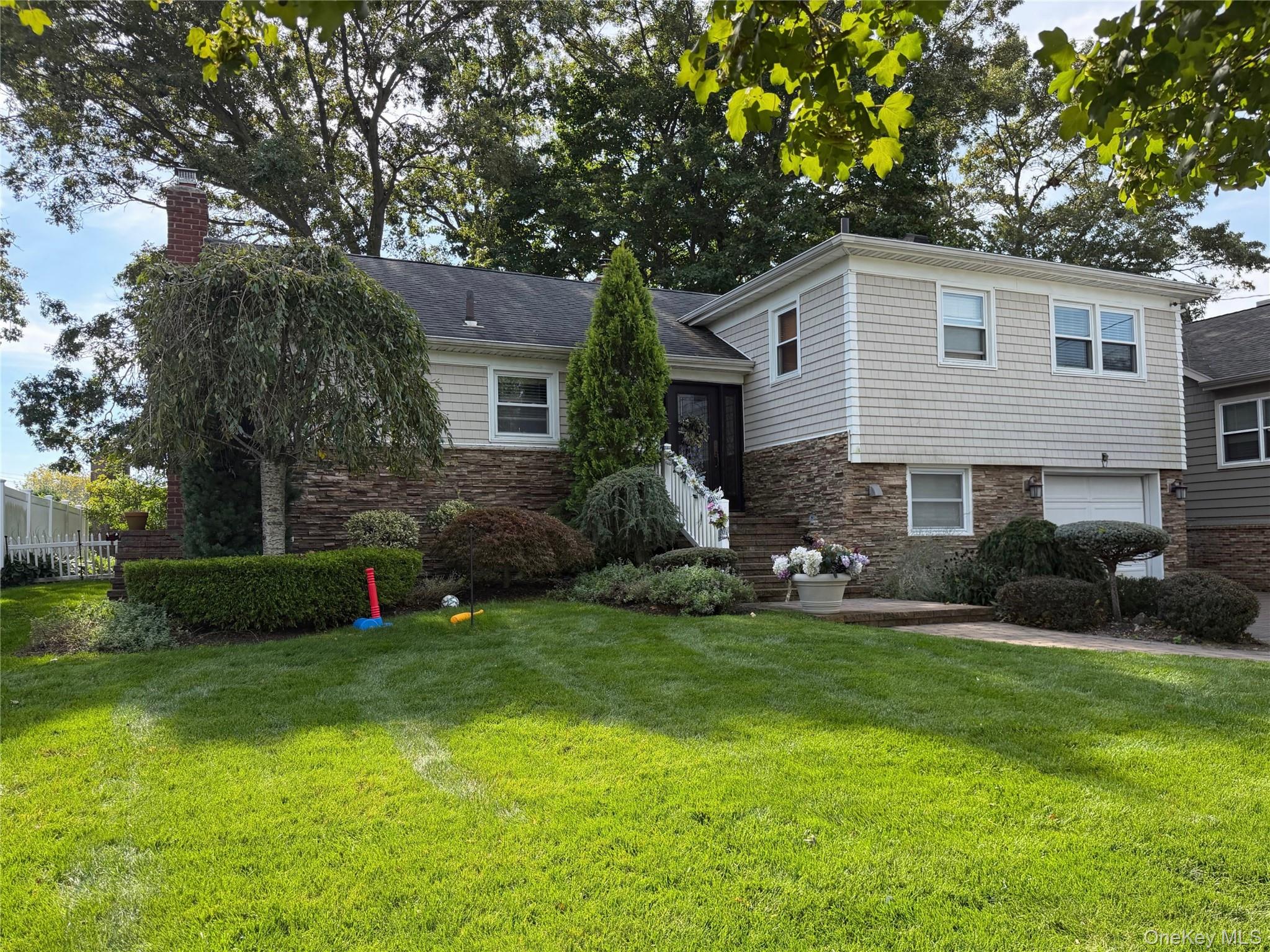 17 Renee Place – For Rent