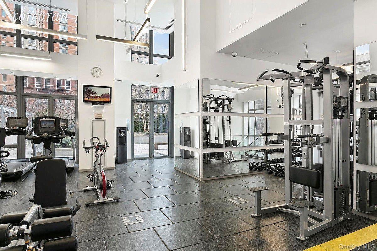 310 W 52nd Street, Unit 35A photo 4