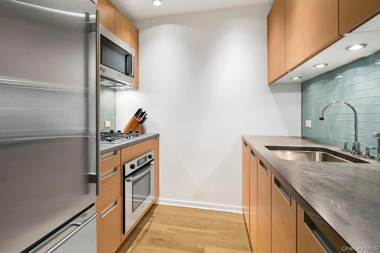 310 W 52nd Street, Unit 35A photo 7