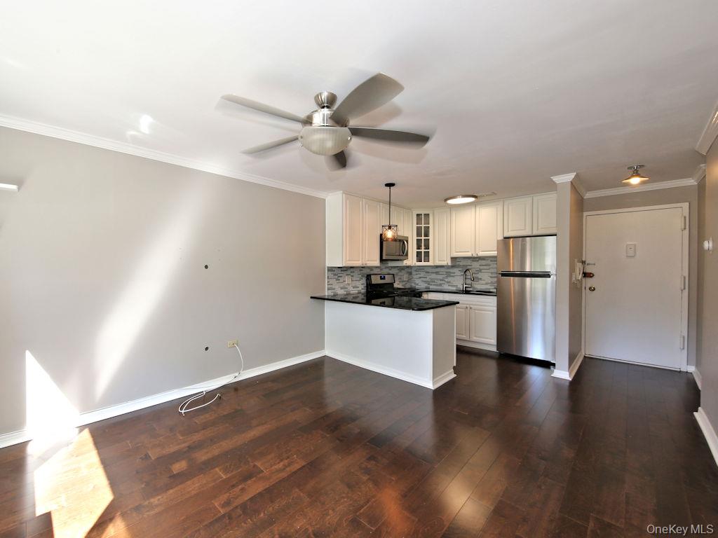 828 Pelhamdale Ave, Unit 2B photo 2