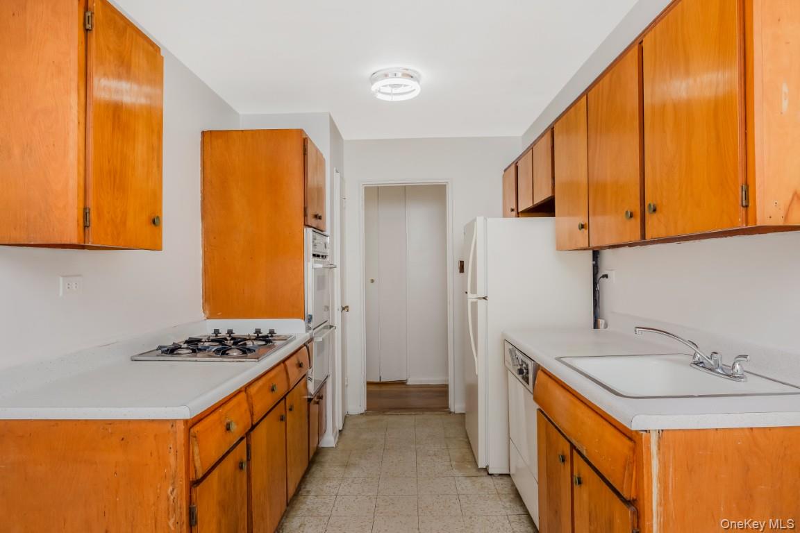 18-35 Corporal Kennedy Street, Unit 4F photo 12