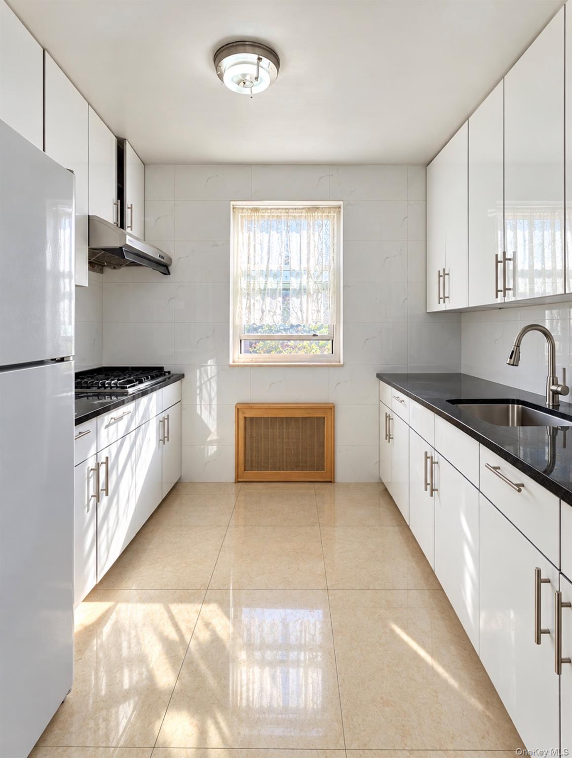 6711 152 Street, Unit B photo 3
