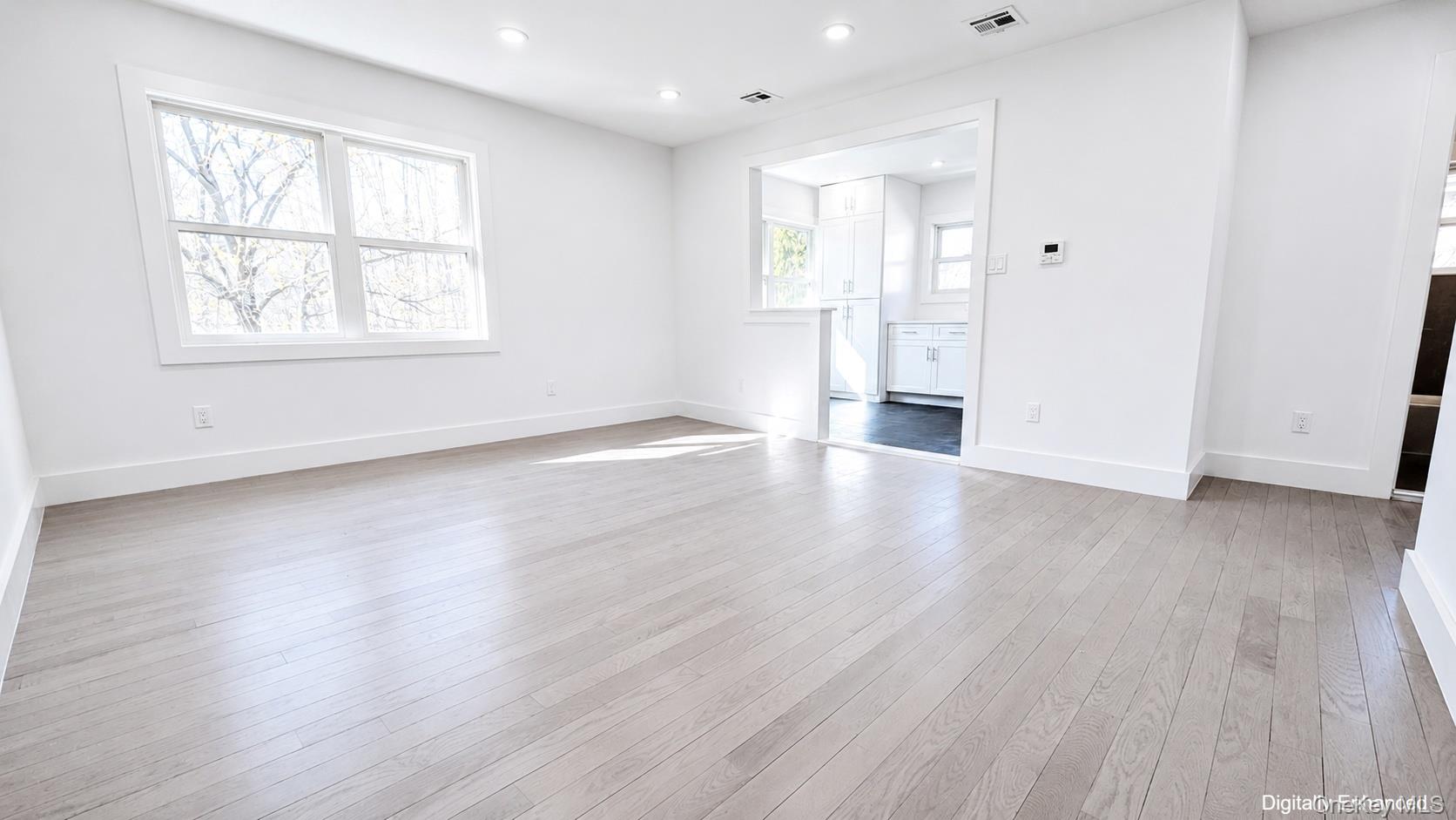 43 Yennicock Avenue, Unit 2 photo 2