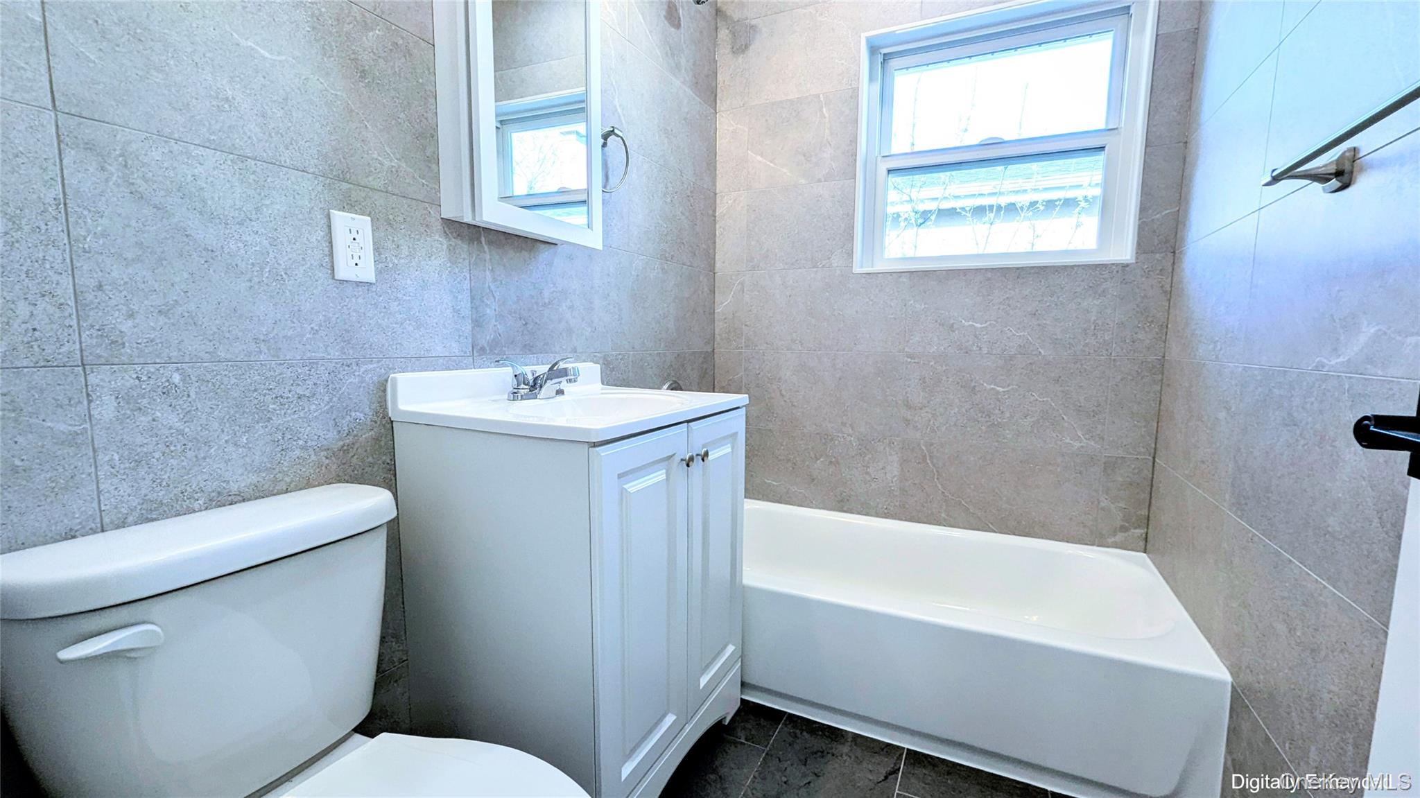 43 Yennicock Avenue, Unit 2 photo 12