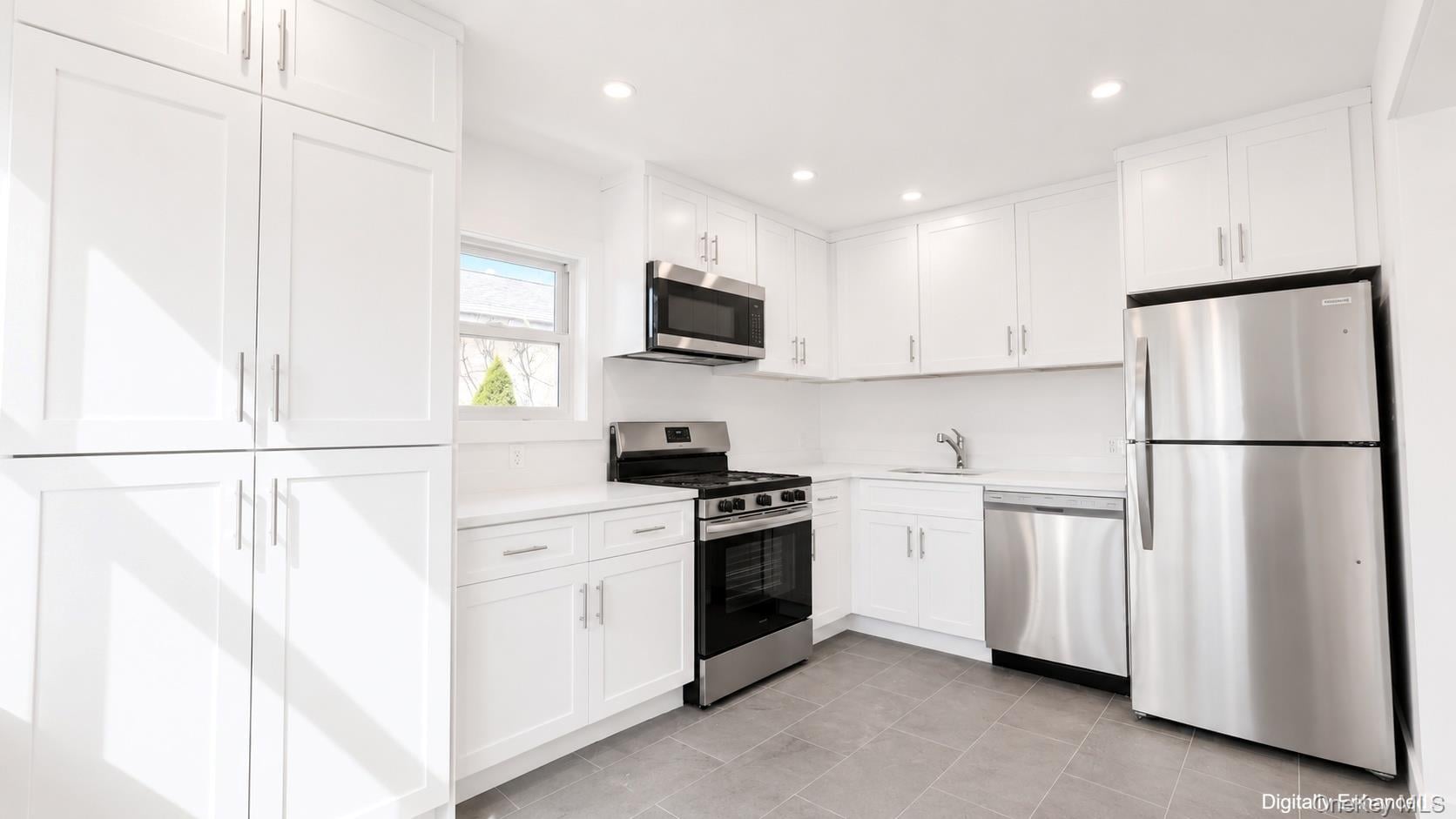 43 Yennicock Avenue, Unit 2 photo 5