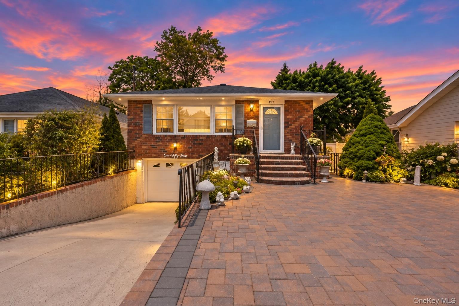 153 Davison – For Sale