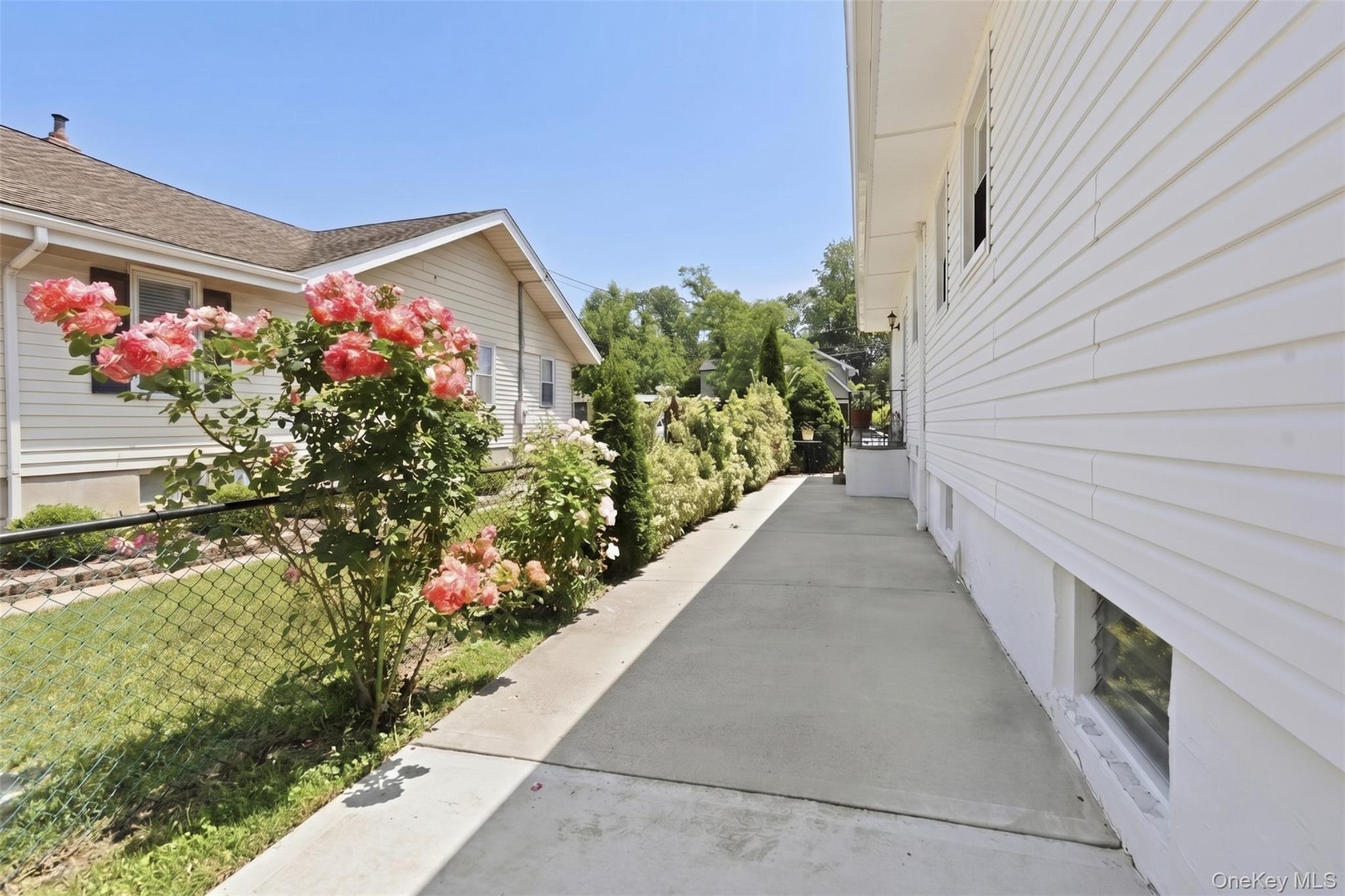 153 Davison – For Sale photo 18