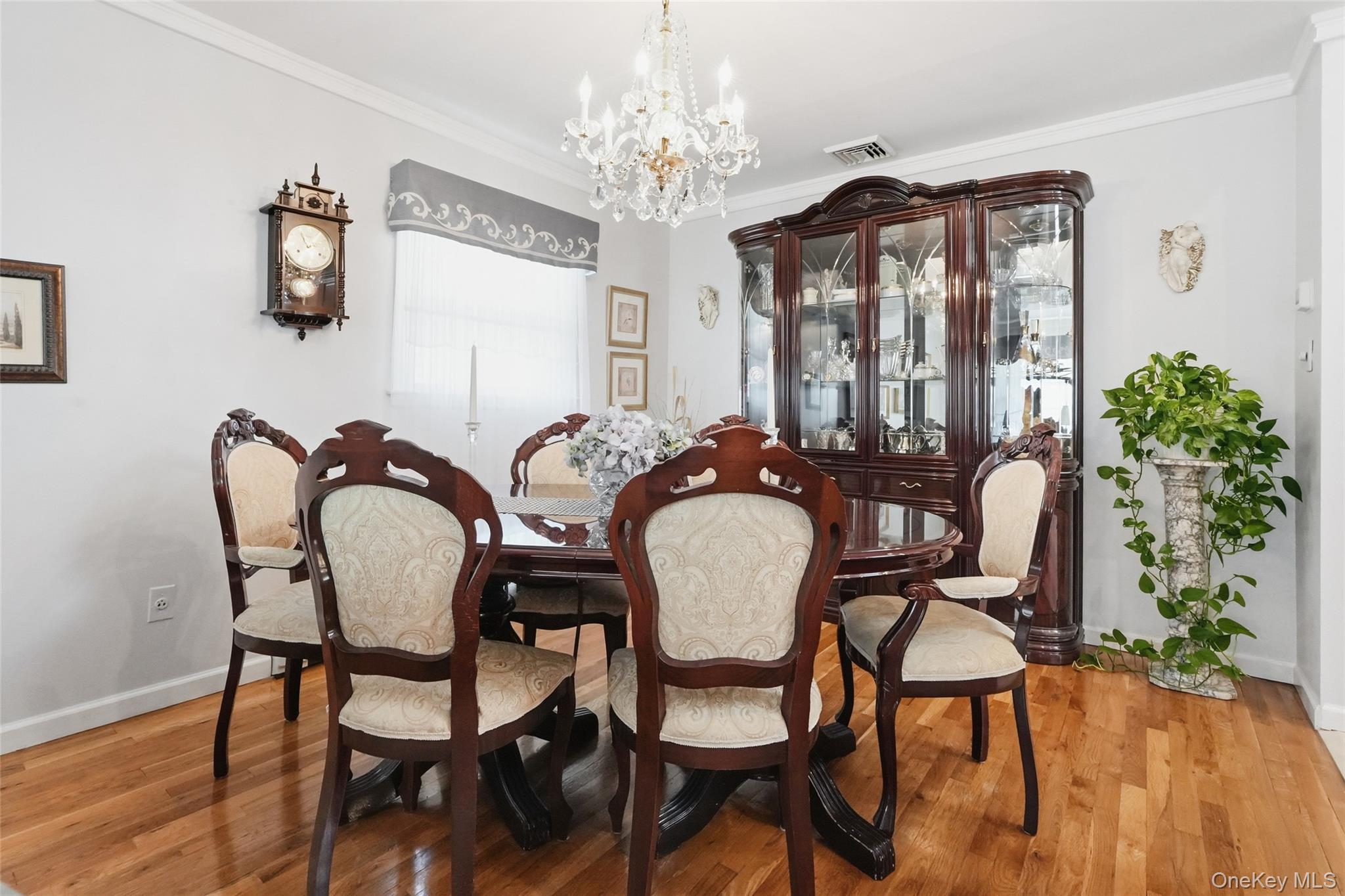 153 Davison – For Sale photo 7