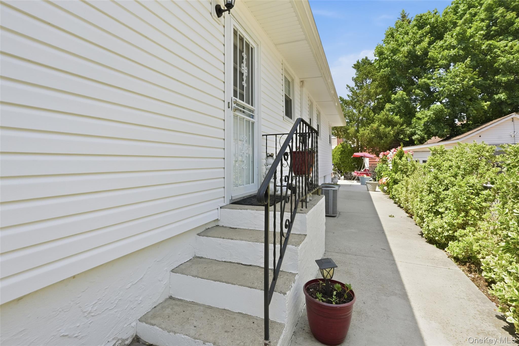 153 Davison – For Sale photo 17