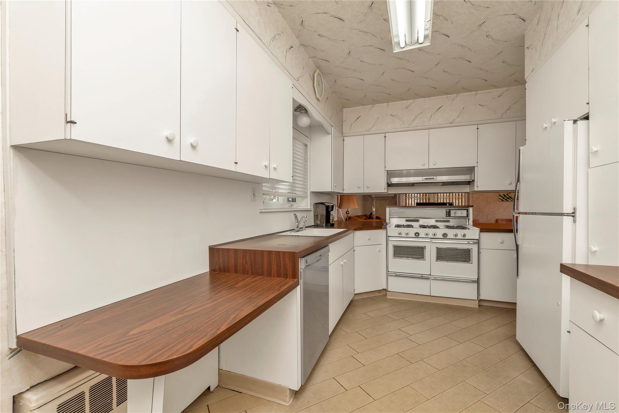 10 Sunset Avenue – For Sale photo 10