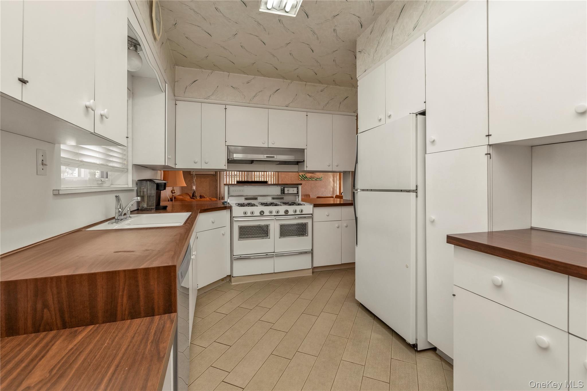 10 Sunset Avenue – For Sale photo 9