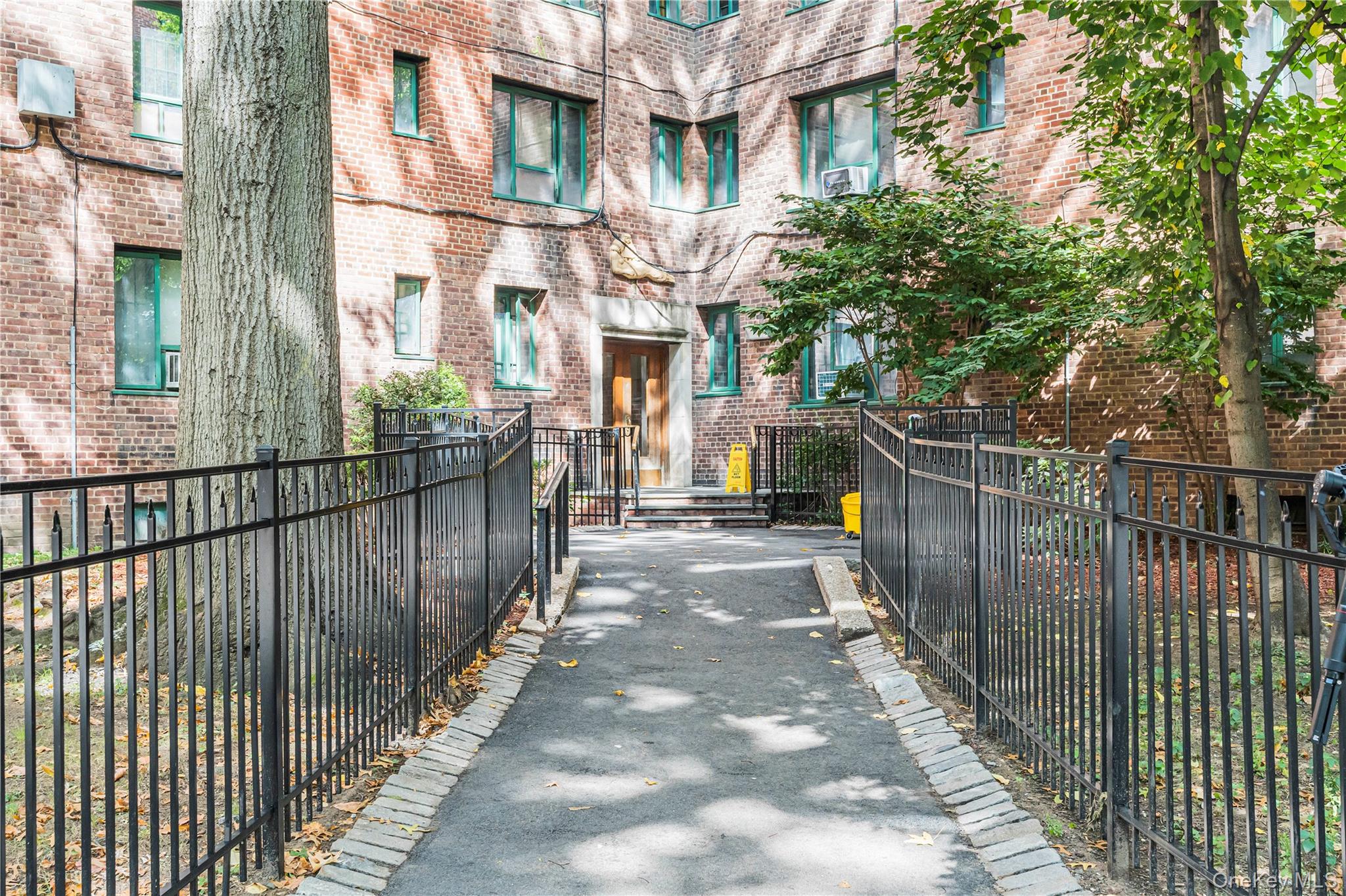 1946 E Tremont Avenue, Unit 5H