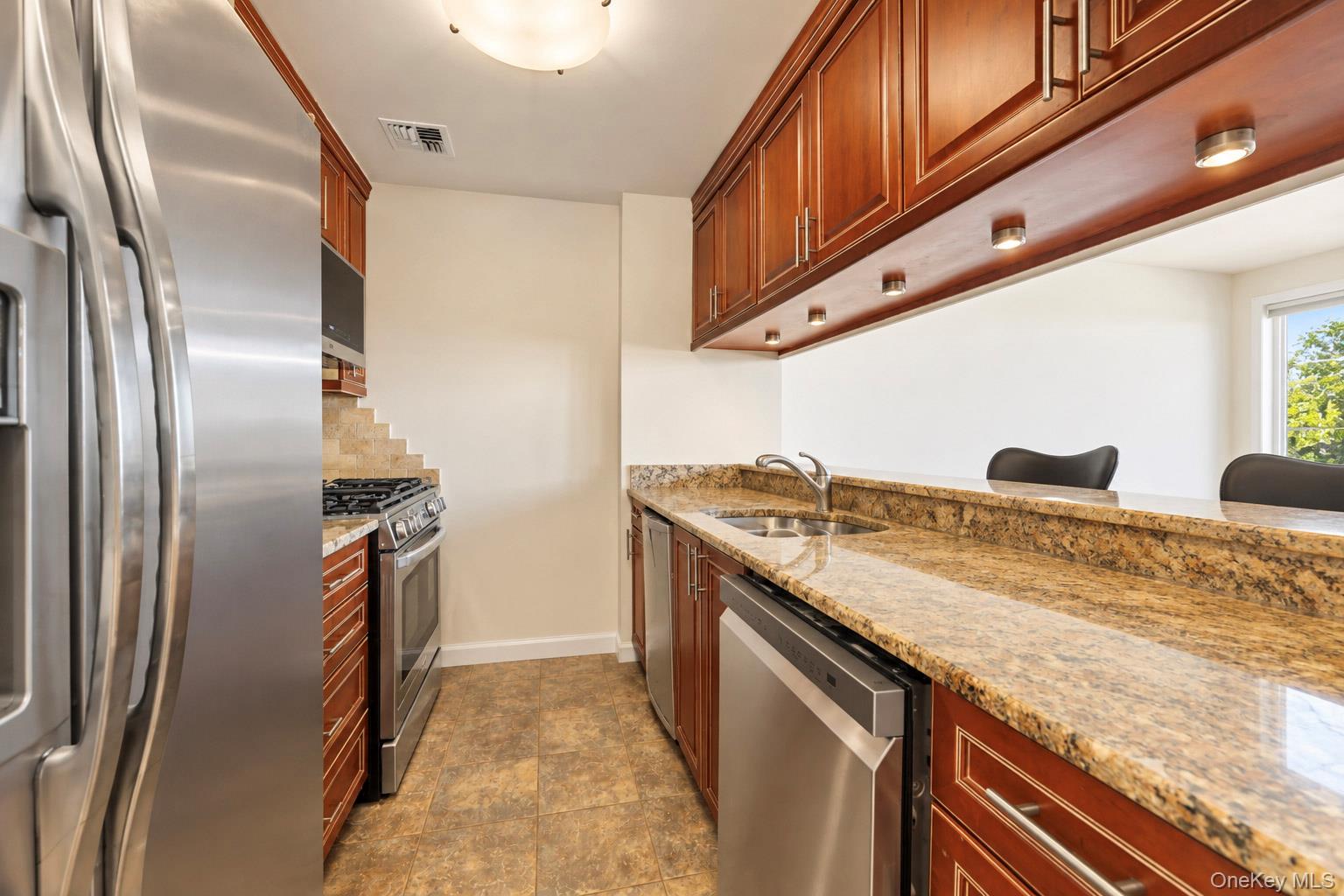 207 Sunset Boulevard, Unit 9207B photo 7