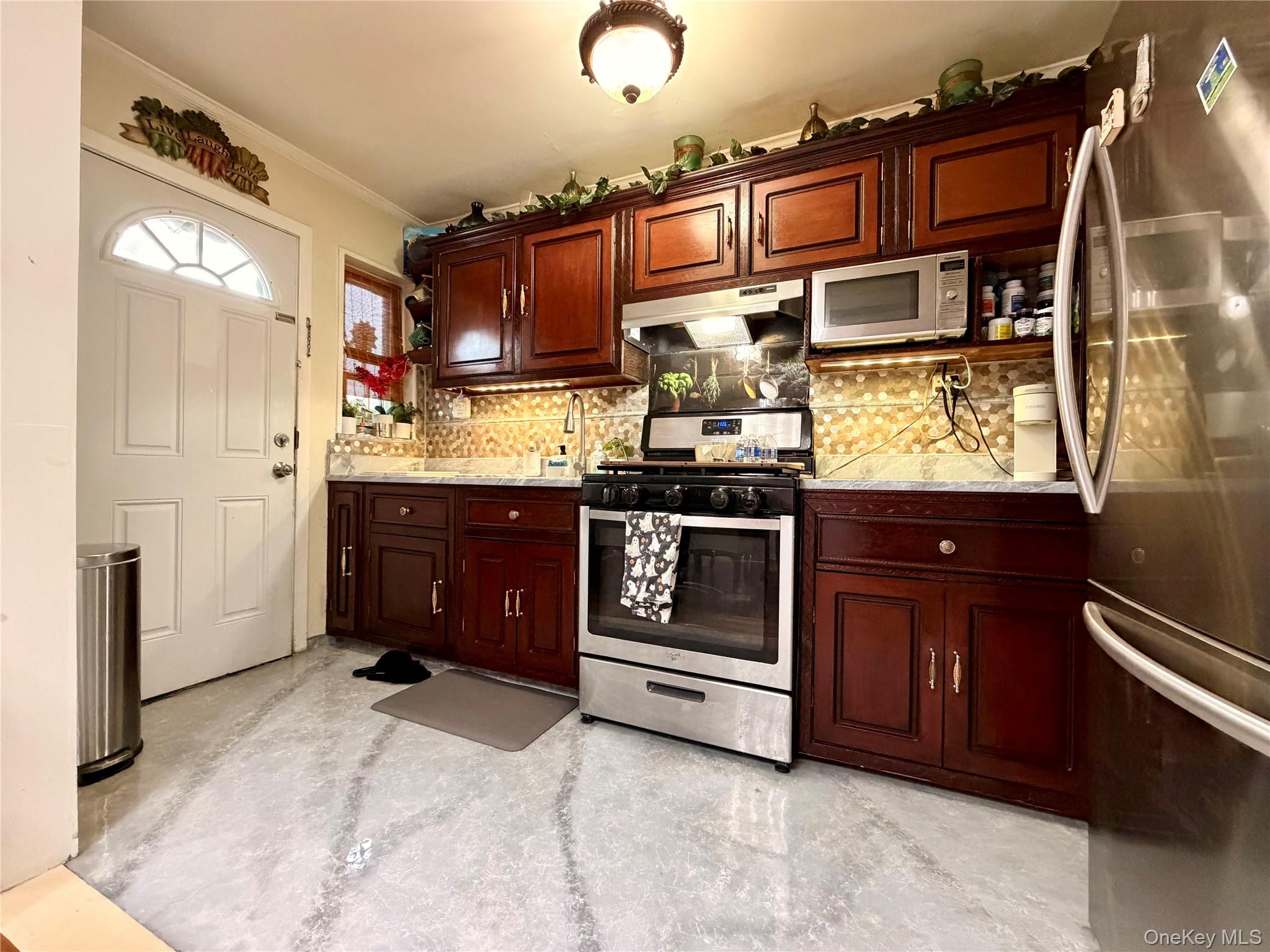 225-09 88th Avenue, Unit 415 photo 6