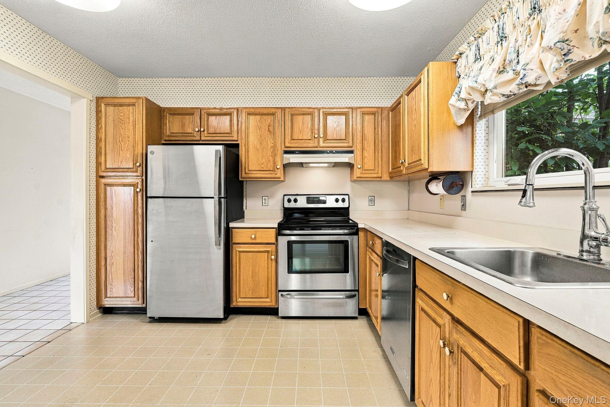 104 Heritage Hills, Unit A photo 4