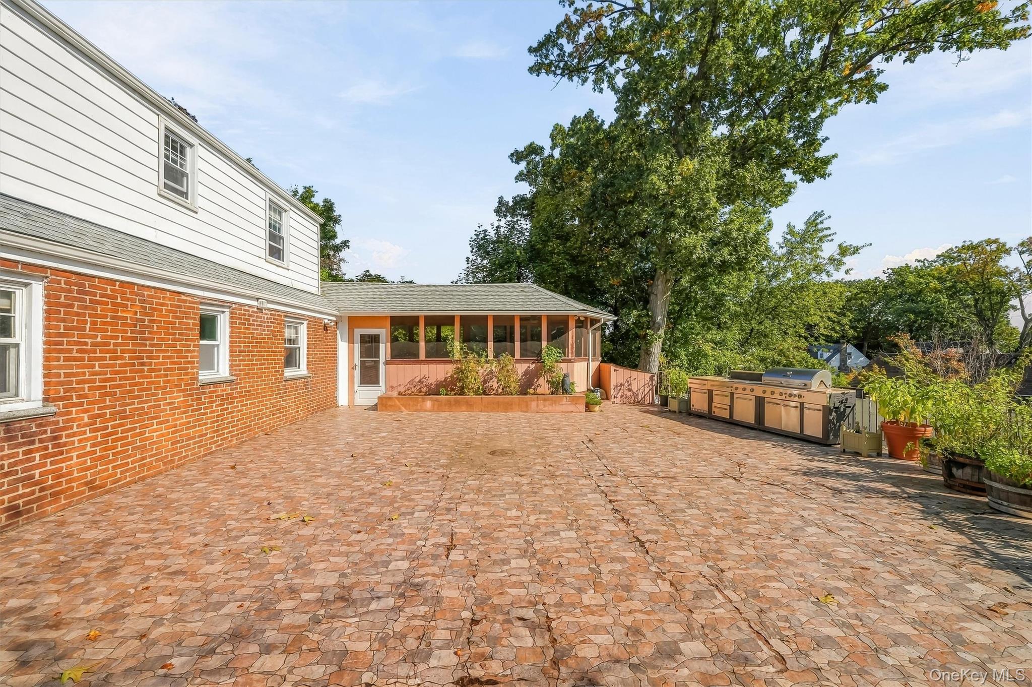 26 Custer Avenue – For Sale photo 37