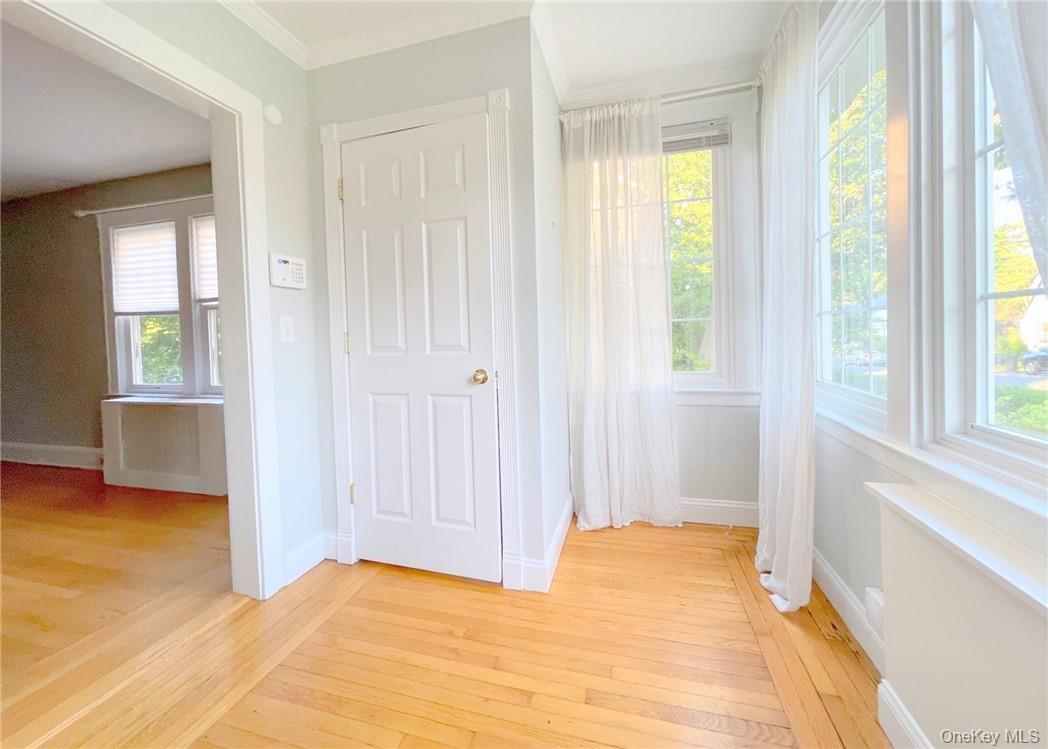 306 Soundview Avenue, Unit Right photo 7