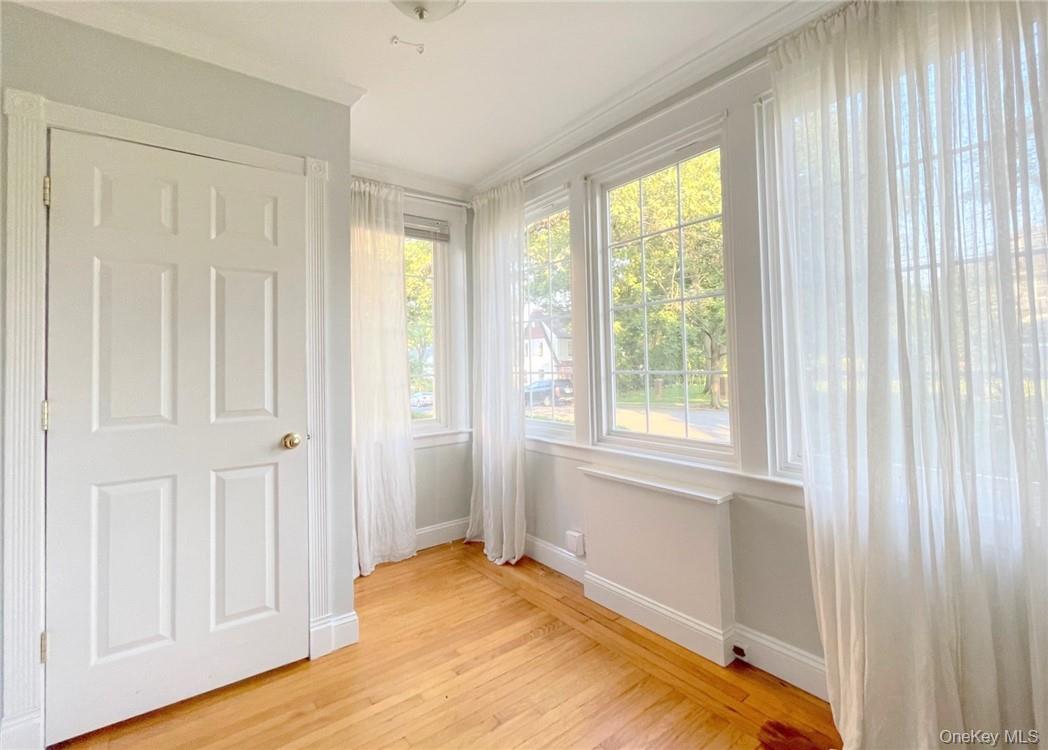 306 Soundview Avenue, Unit Right photo 12