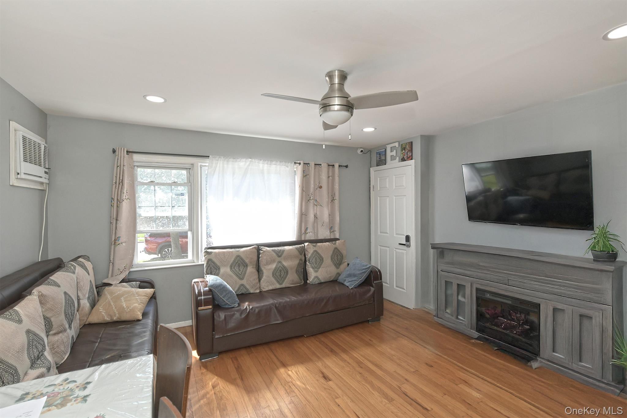 2233 6th Street – For Sale photo 7