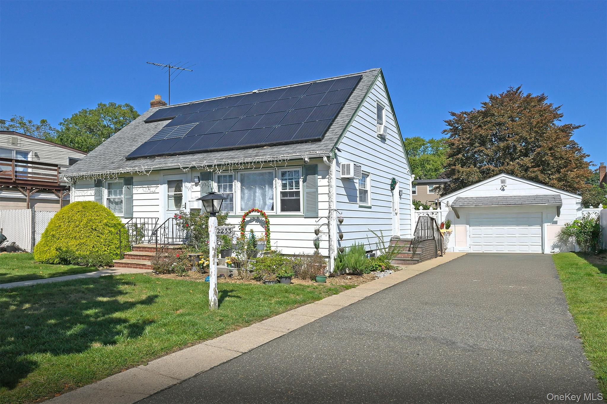 2233 6th Street – For Sale