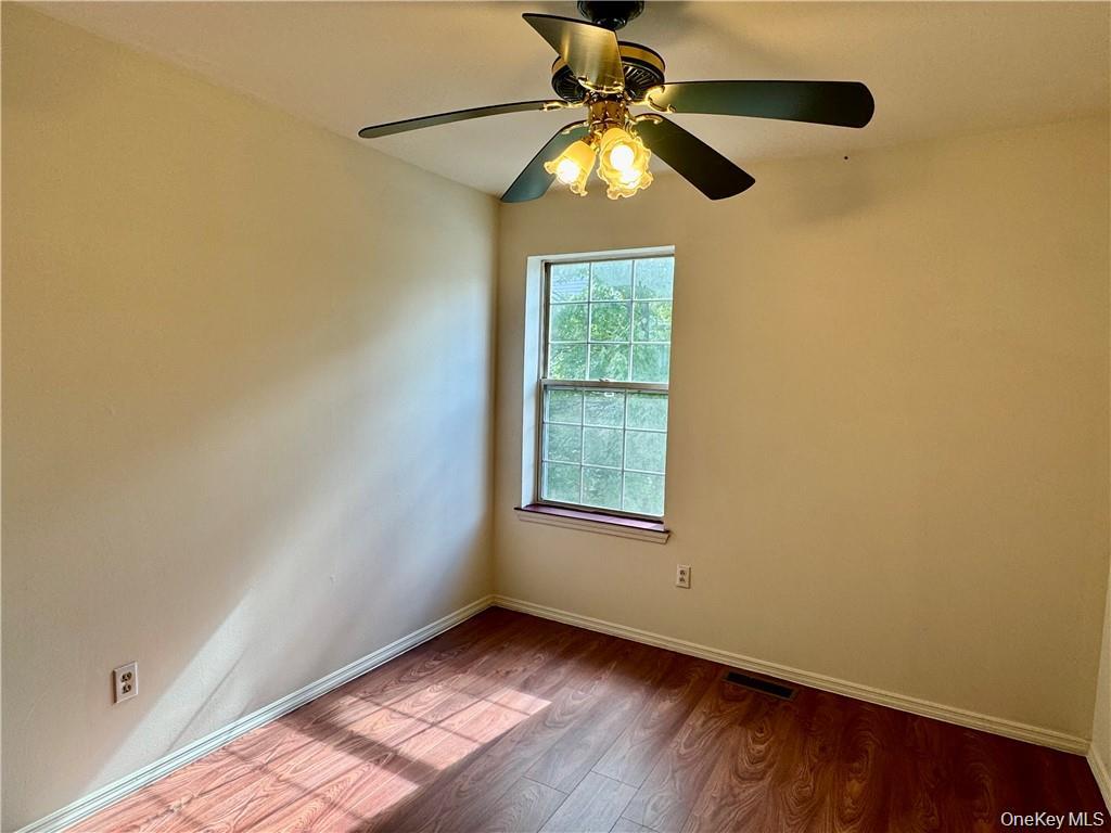 10 Kensington Way – For Rent photo 12