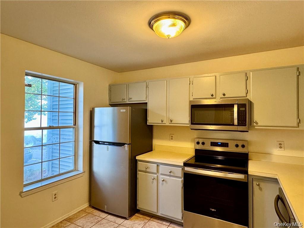 10 Kensington Way – For Rent photo 4