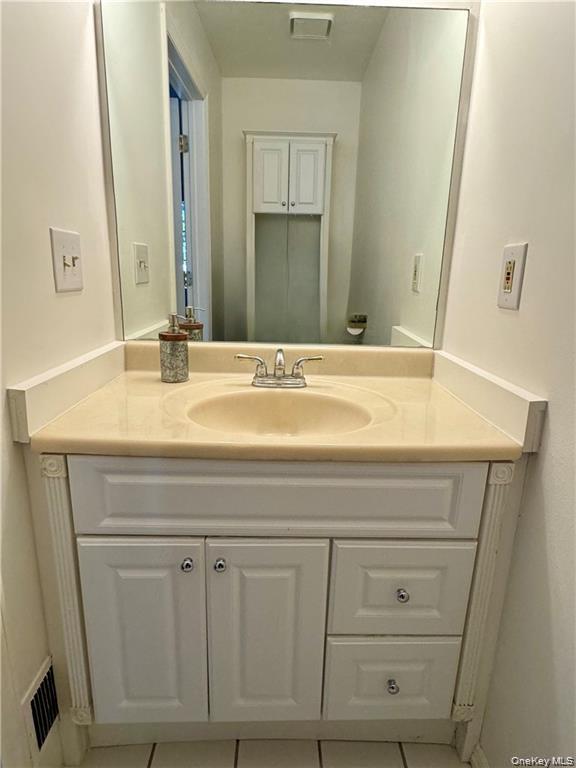 10 Kensington Way – For Rent photo 18