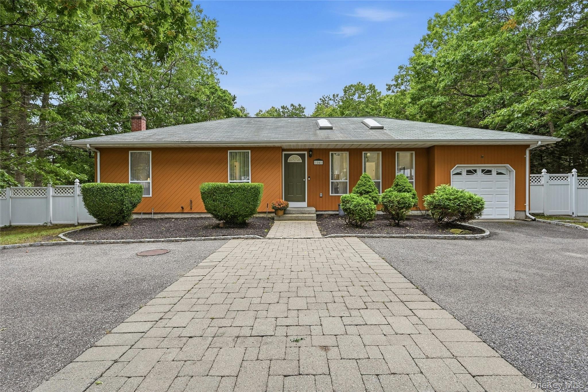 16 Georgann Road – For Sale