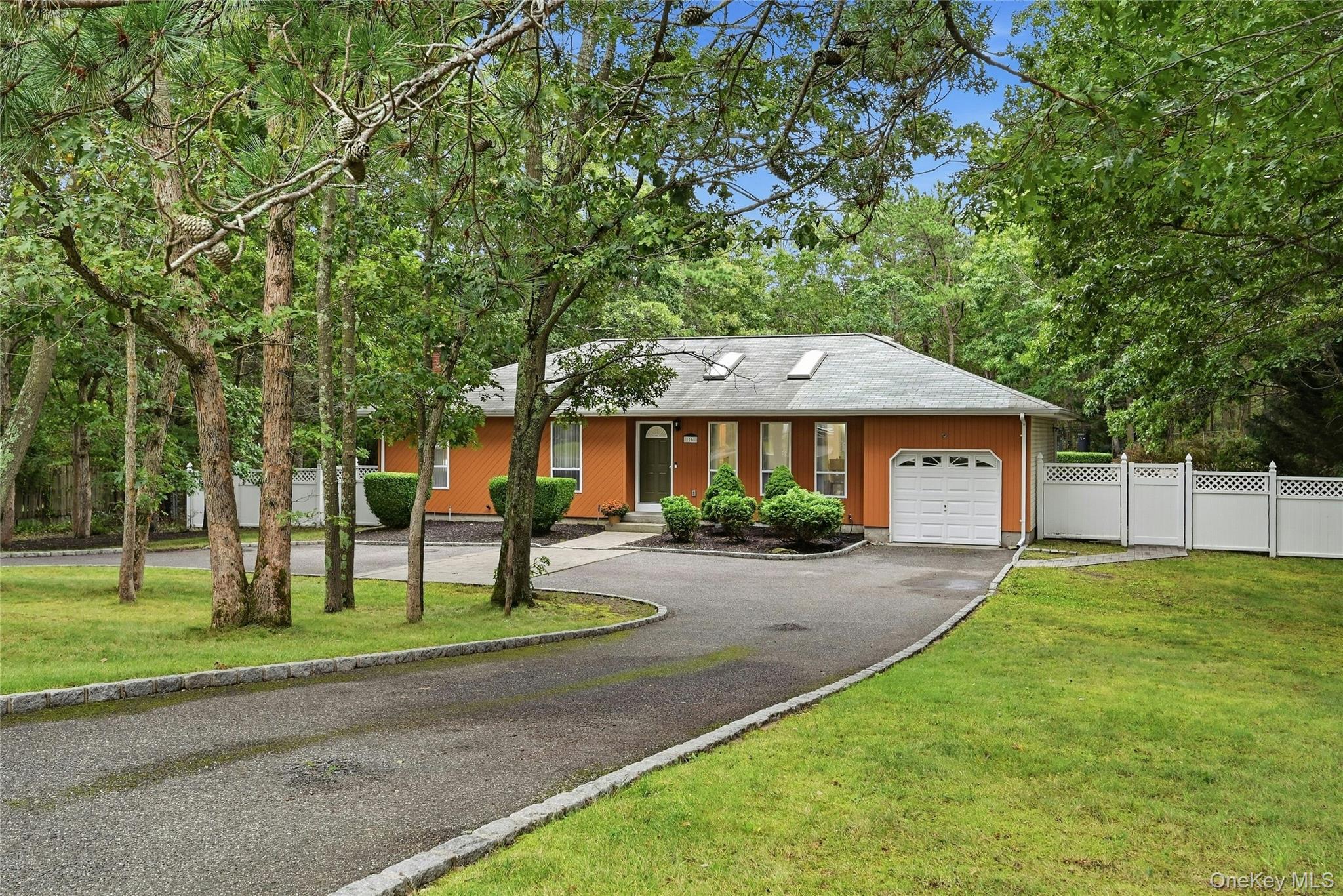 16 Georgann Road – For Sale photo 2