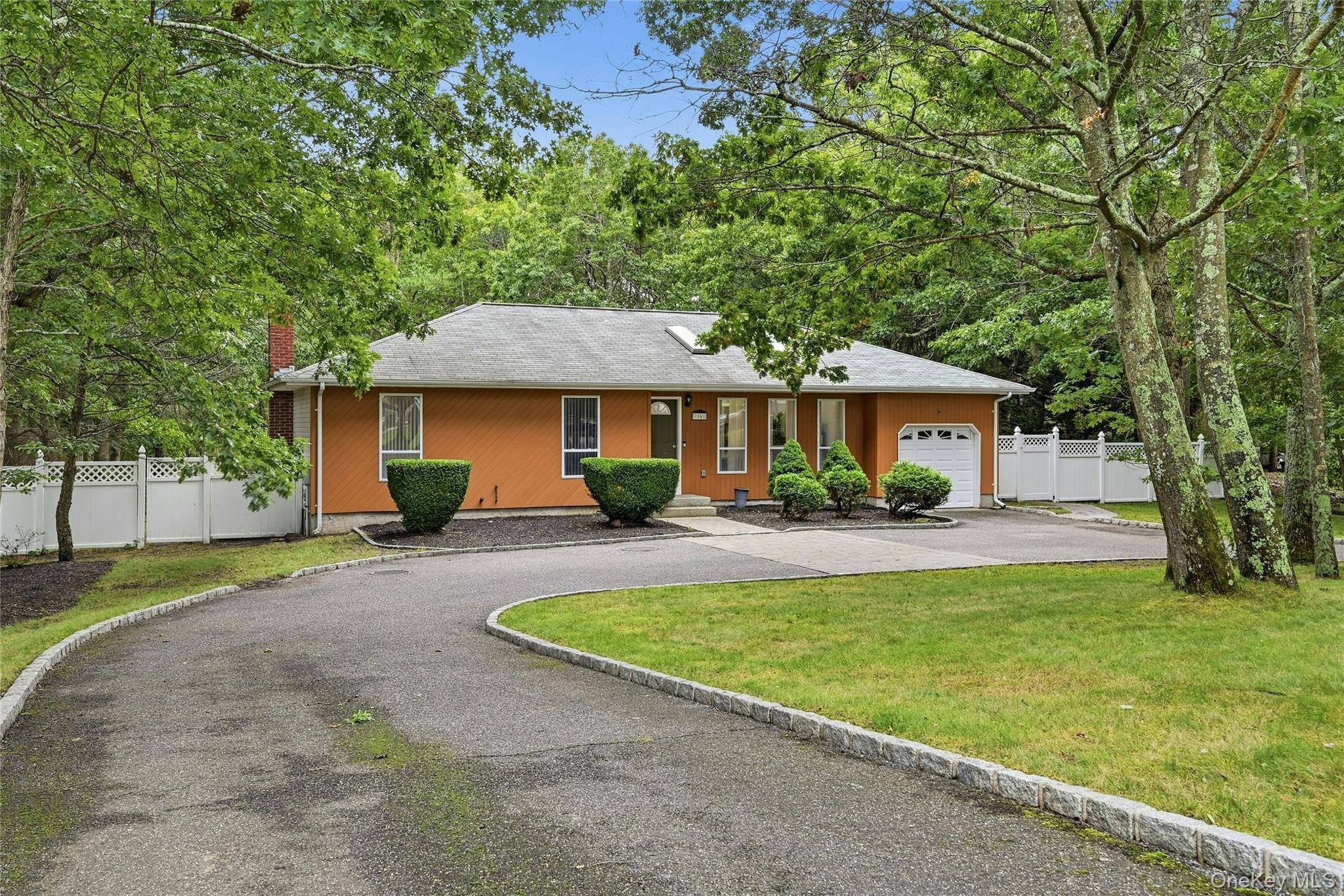 16 Georgann Road – For Sale photo 3