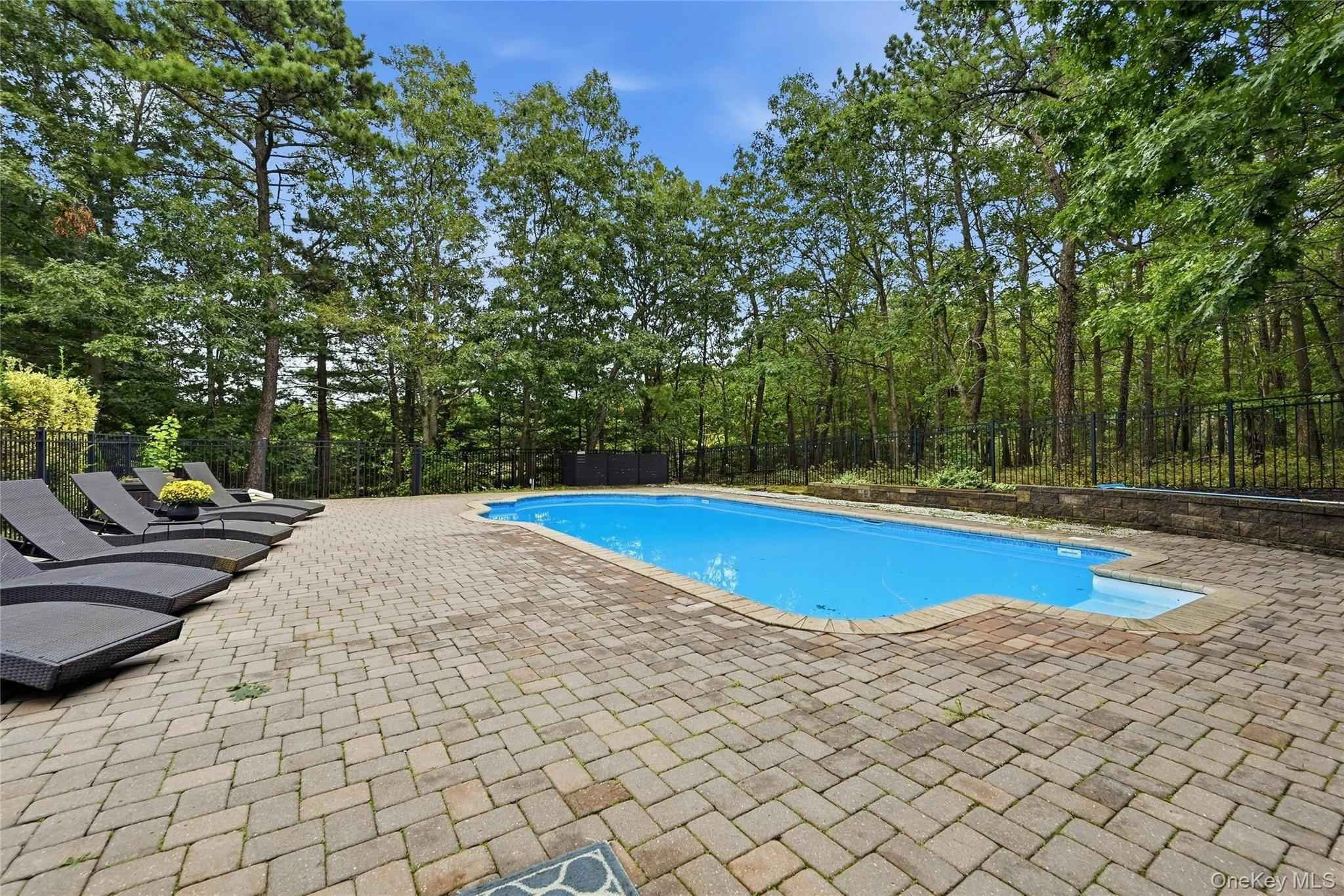 16 Georgann Road – For Sale photo 31