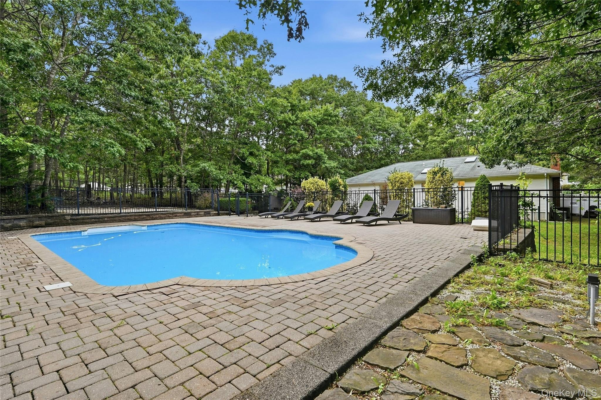 16 Georgann Road – For Sale photo 29