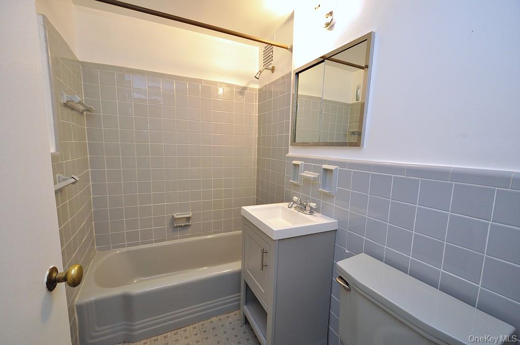 281 Garth Road, Unit B4D photo 16