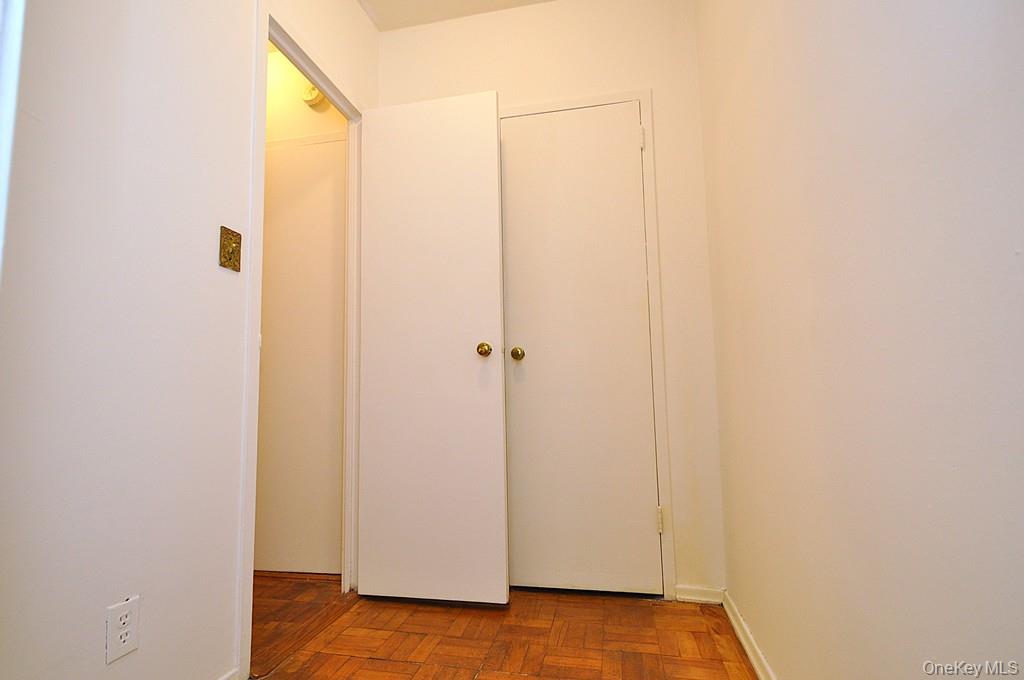 281 Garth Road, Unit B4D photo 18