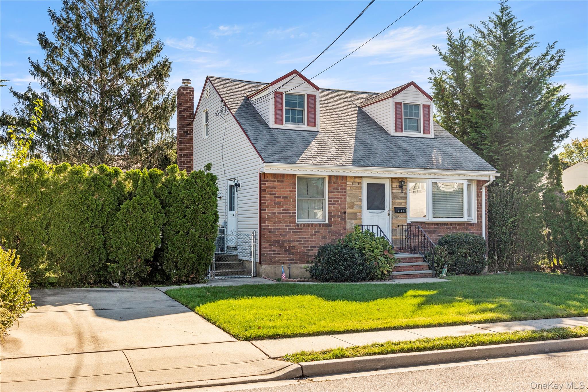 256 9th Street – For Sale photo 2