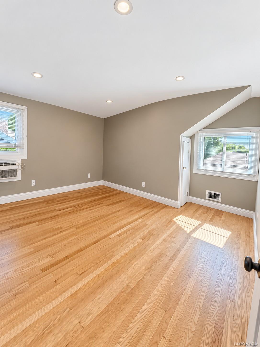 153 E Central Avenue, Unit 2nd Floor photo 6