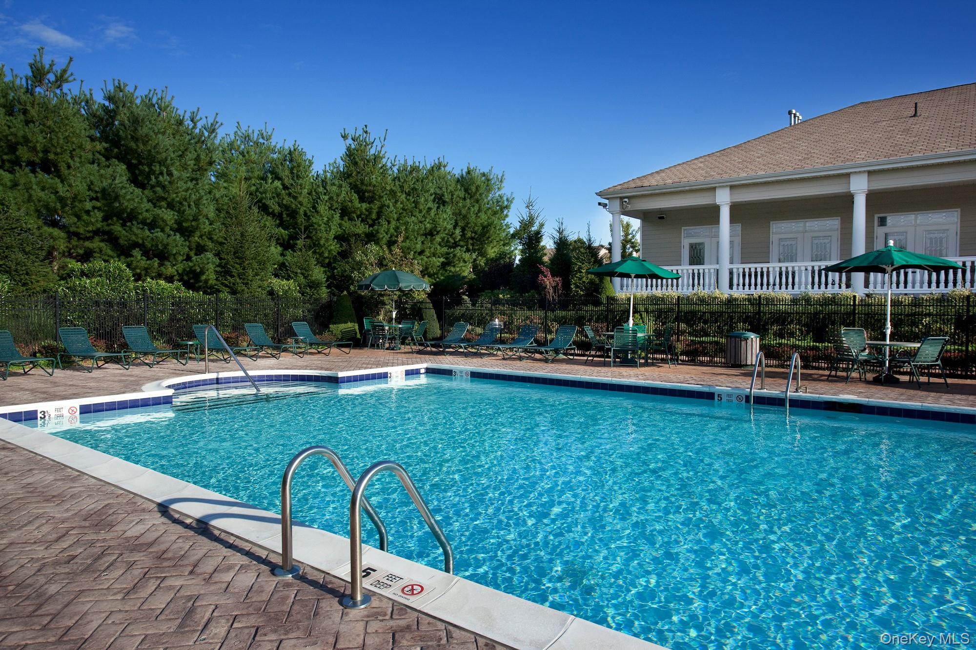 125 Pineview Lane, Unit 125 photo 2