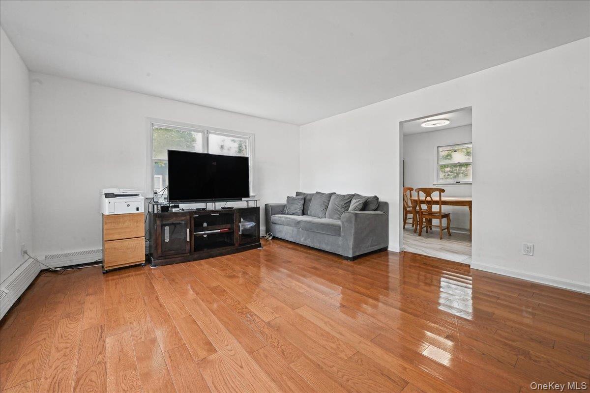 132 Commonwealth Drive – For Sale photo 3