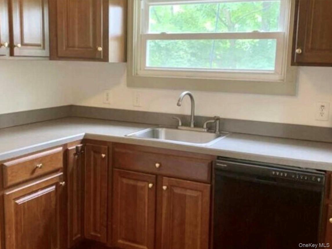 12 Alice Street – For Rent photo 4