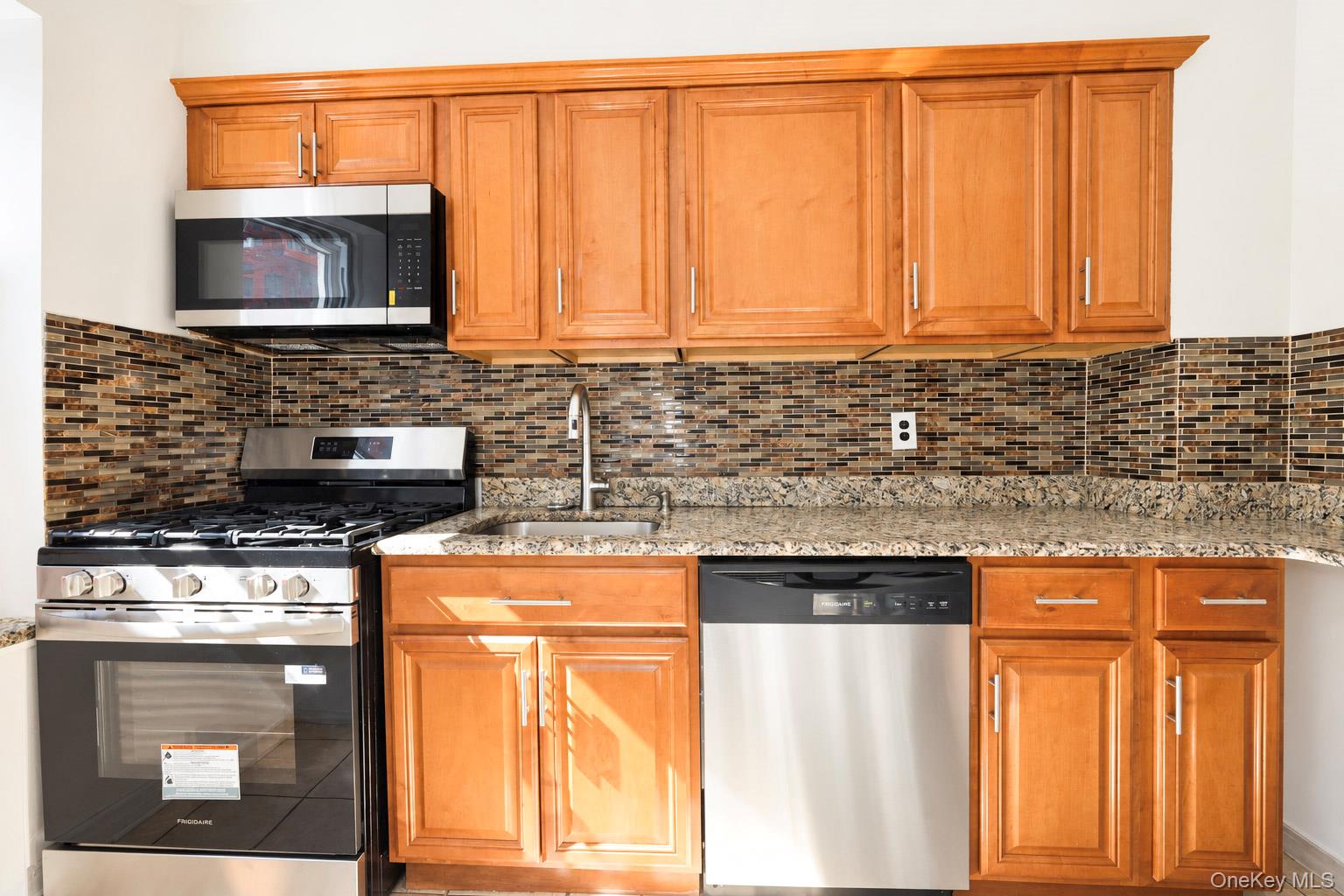 585 Mclean Avenue, Unit 4D photo 5
