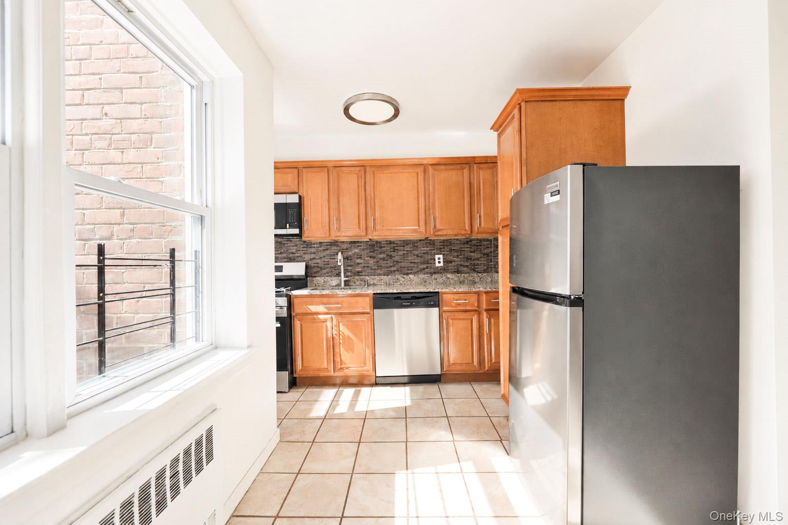 585 Mclean Avenue, Unit 4D photo 4