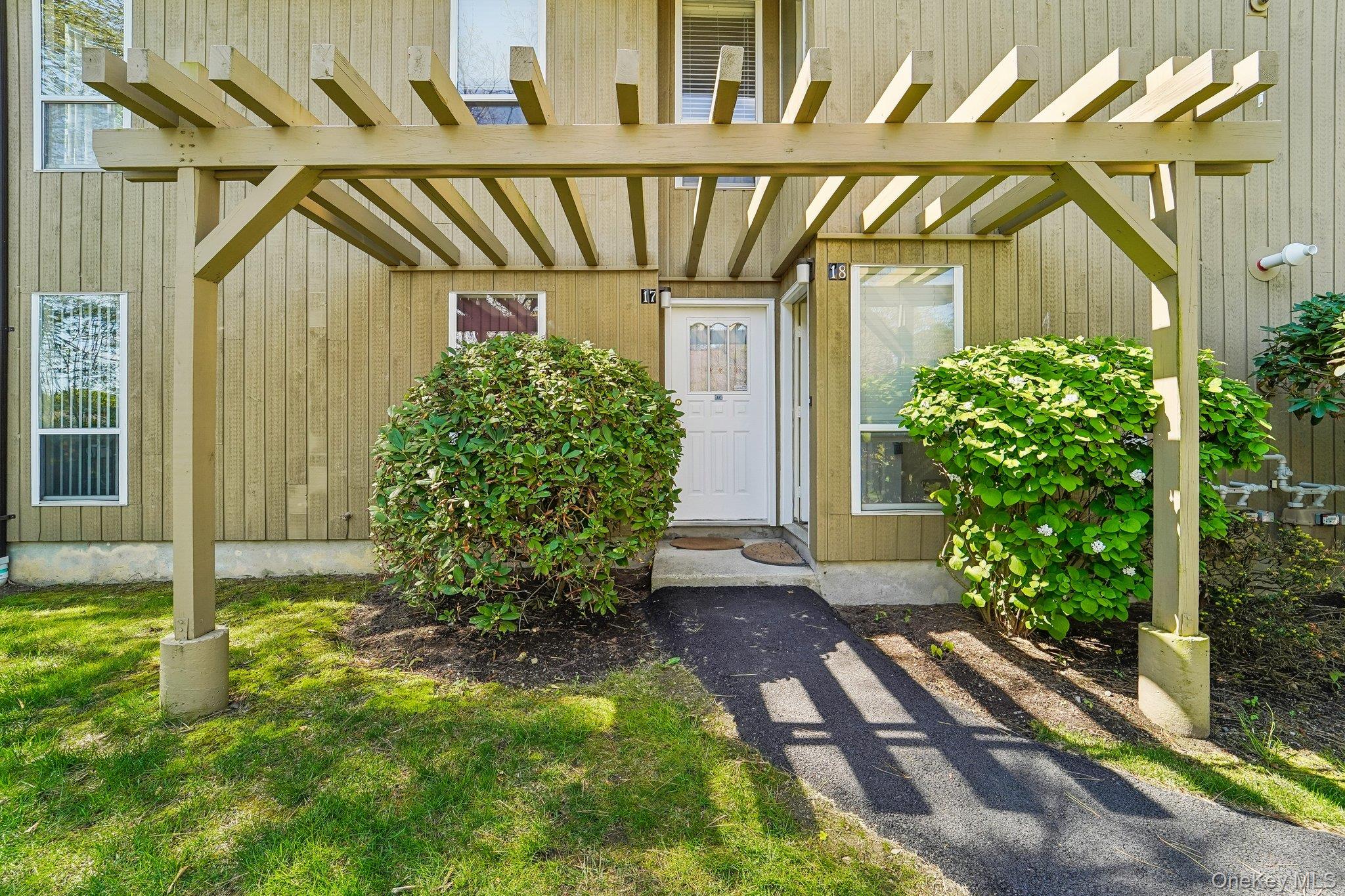 18 BROOKE HOLLOW Lane – For Sale photo 3